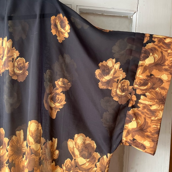 Yellow Rose Kimono - Picture 2 of 5
